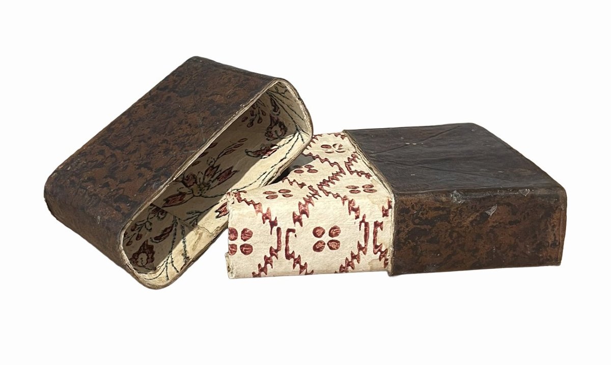 Etui ou boite à livres - XVIIIe siècle.