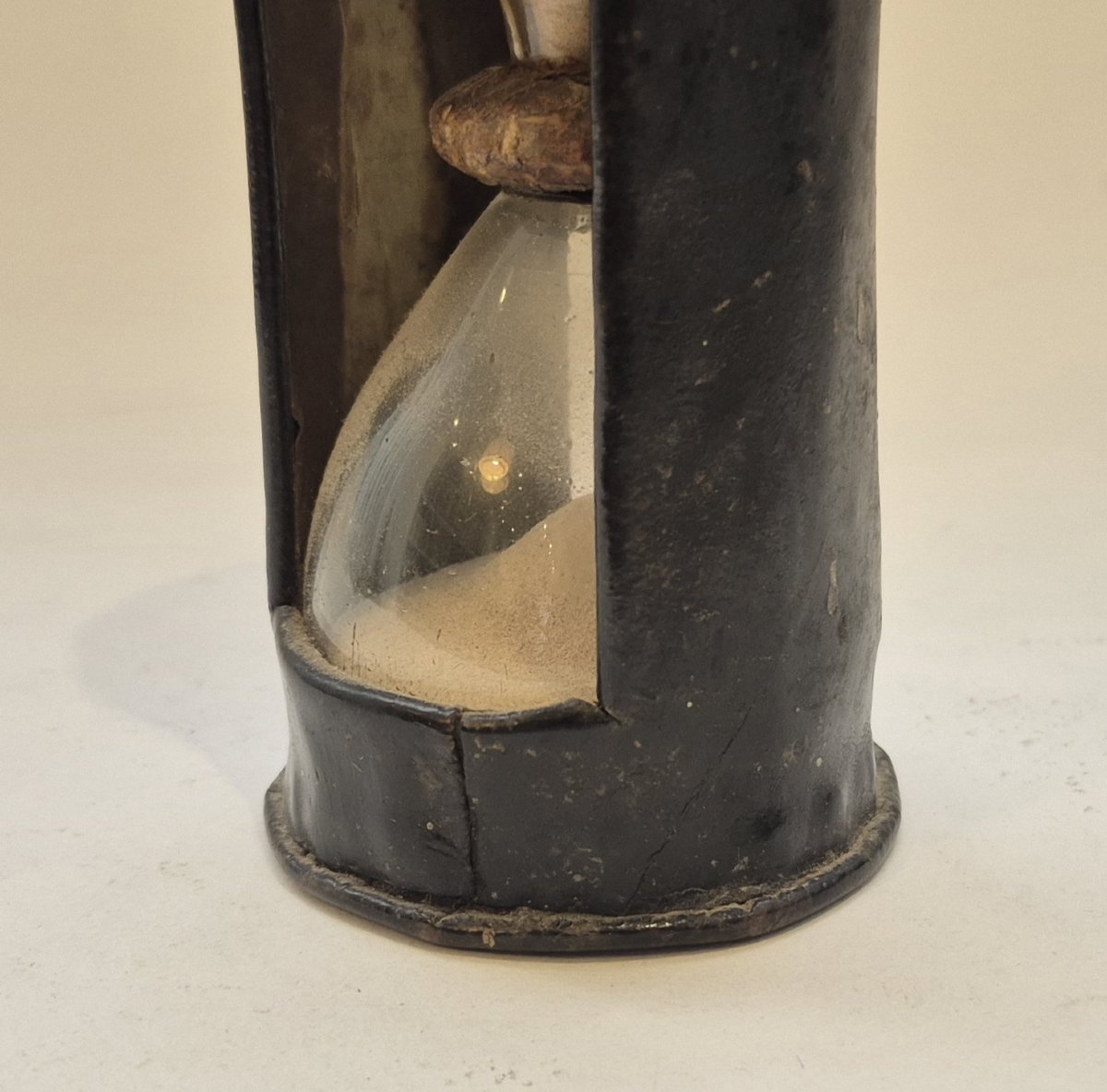 30-minute Hourglass With A Leather Frame, 18th Century-photo-3