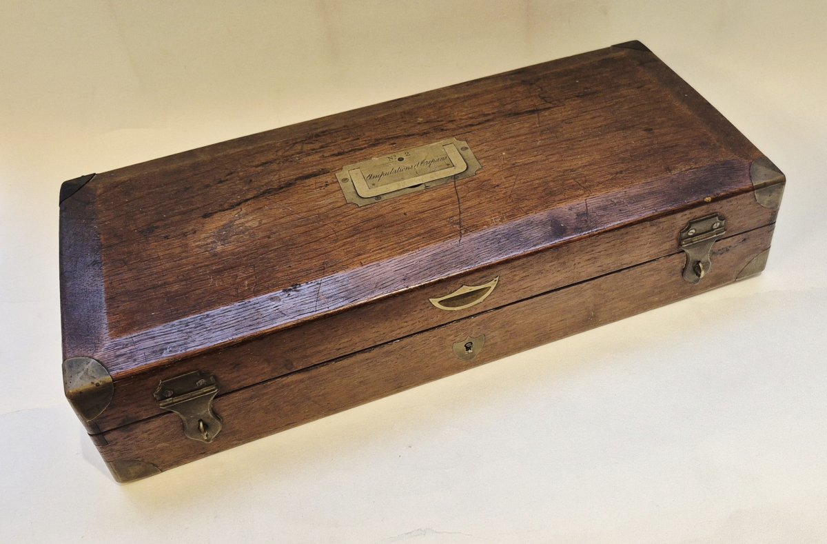 Amputation et trépanation par Charrière - 1863-photo-1