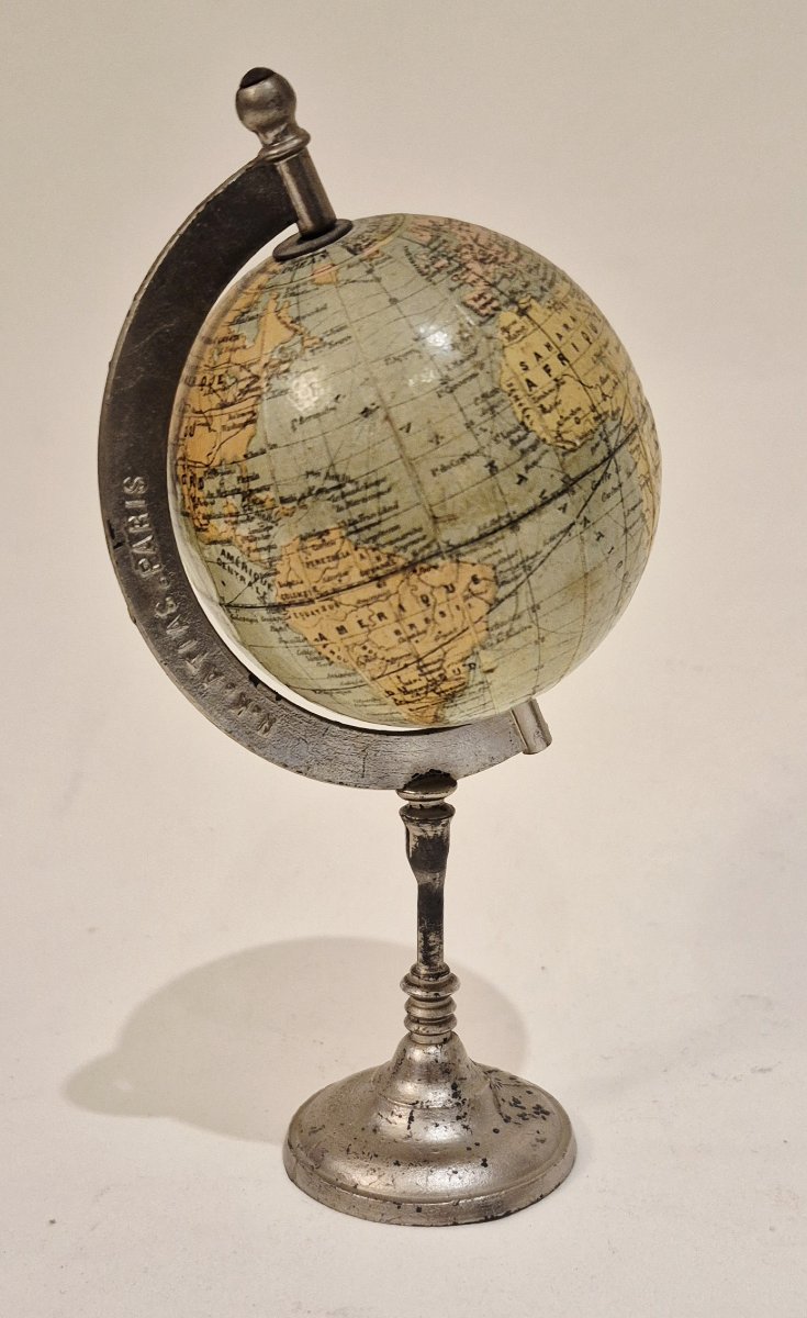 Petit globe terrestre NK, circa 1910