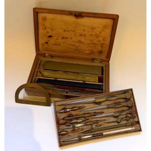 Boîte d'instruments de mathématiques, c. 1820