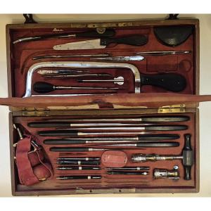 Amputation et trépanation par Charrière - 1863