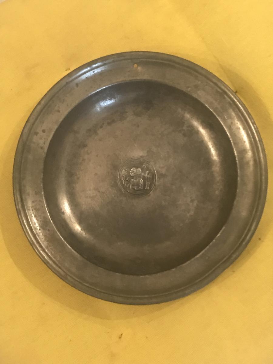 Plate Of Quest Of Saint Pierre In Pewter 18th-photo-2