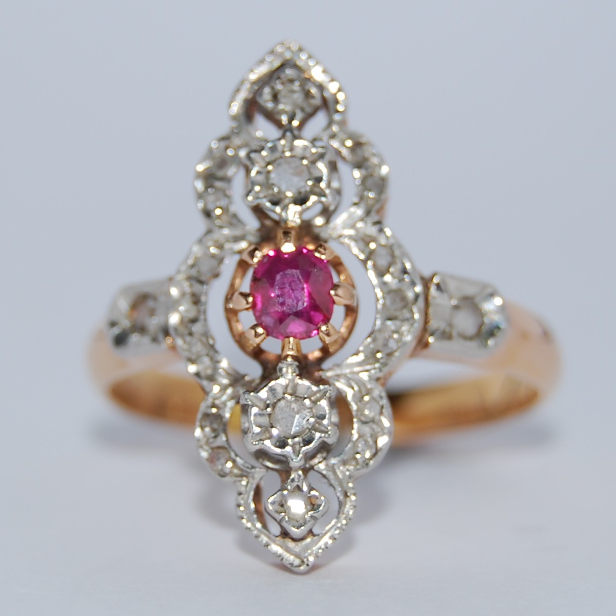 Bague Marquise Rubis Et Diamants.