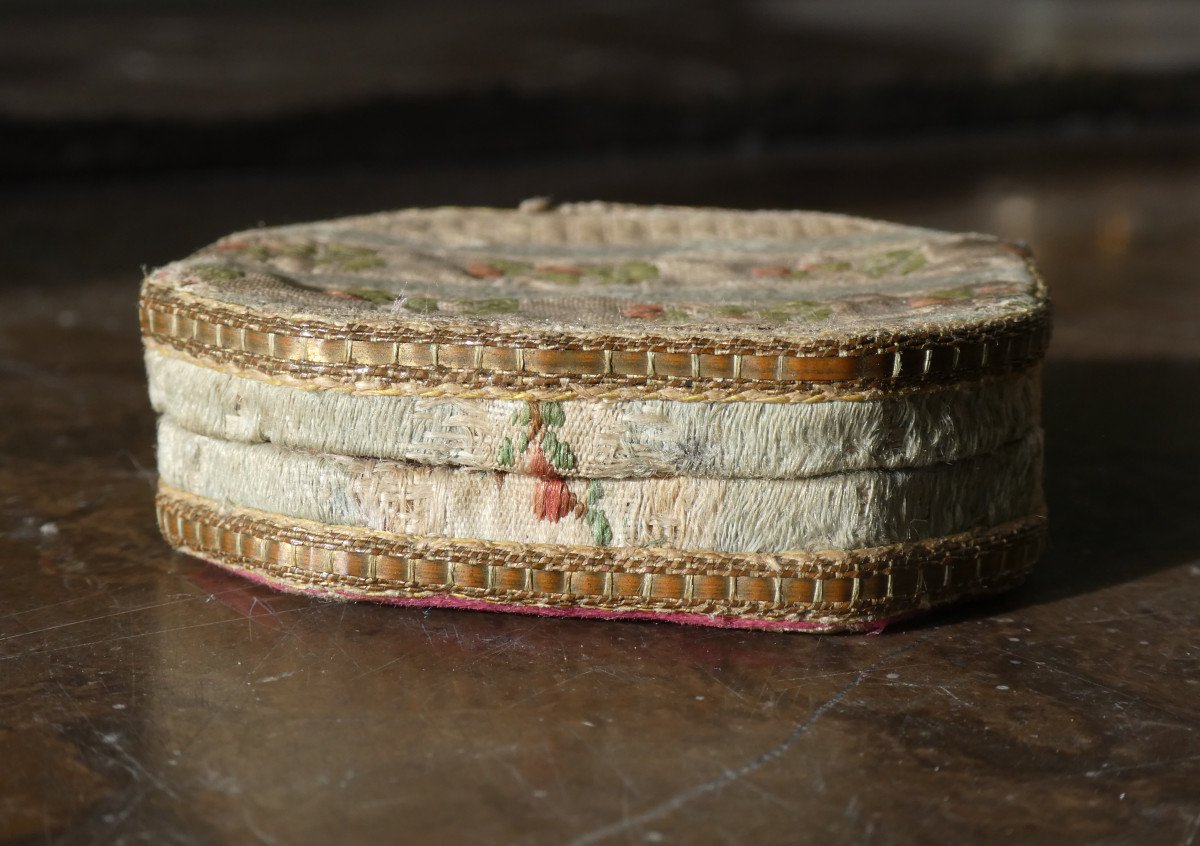18th Century Travel Reliquary, Louis XVI Silk, Paperolle 1770, France Curiosity-photo-3