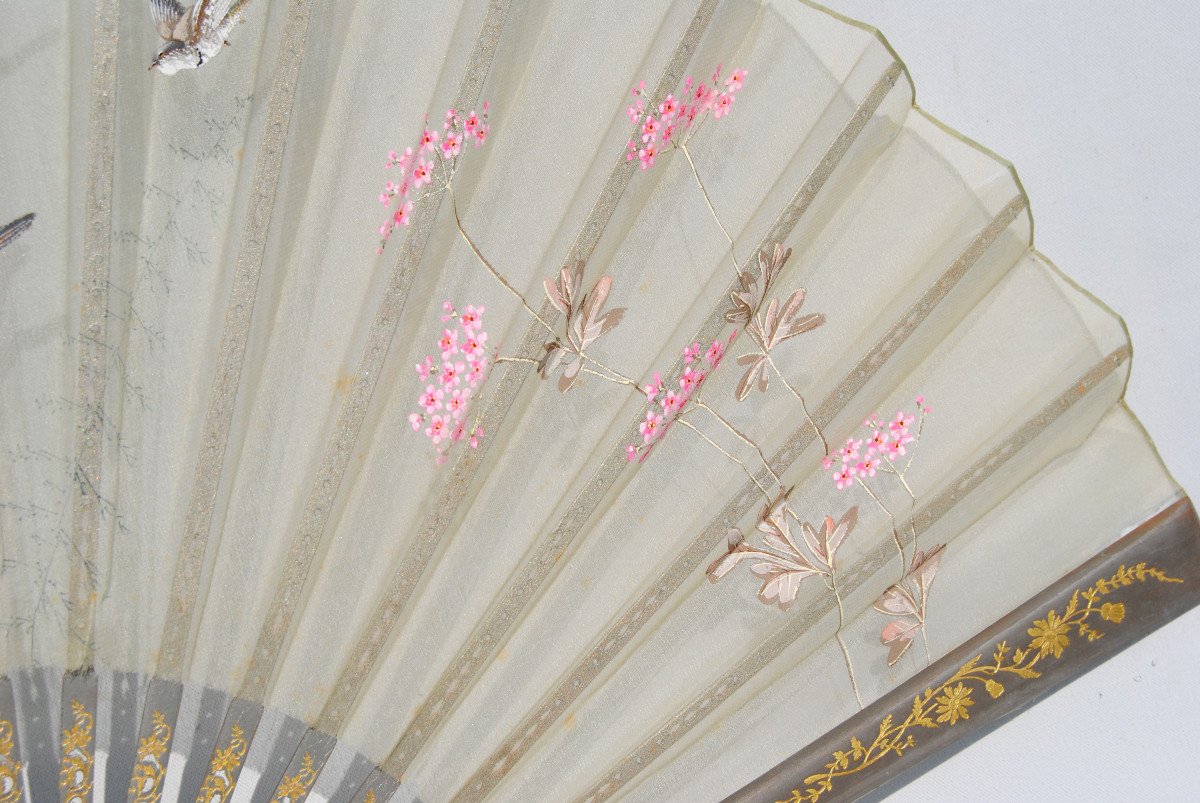 Large Ball Fan Epoque 1880 Decor Of Swallows, In Its Case, Painted Muslin Nineteenth-photo-3