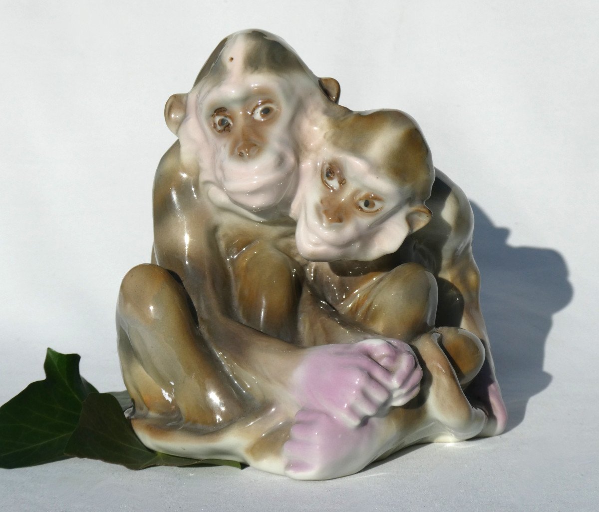 Groupe En Porcelaine Francaise , Sujet Animalier , Couple De Singes Art Deco 1930 Singe