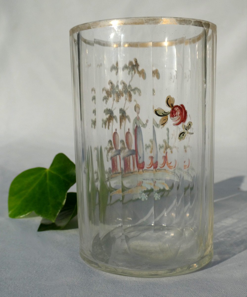 Verre / Gobelet à Pans Coupés En Verre émaillé à Décor De Jeune Femme époque XVIIIe Siecle-photo-1