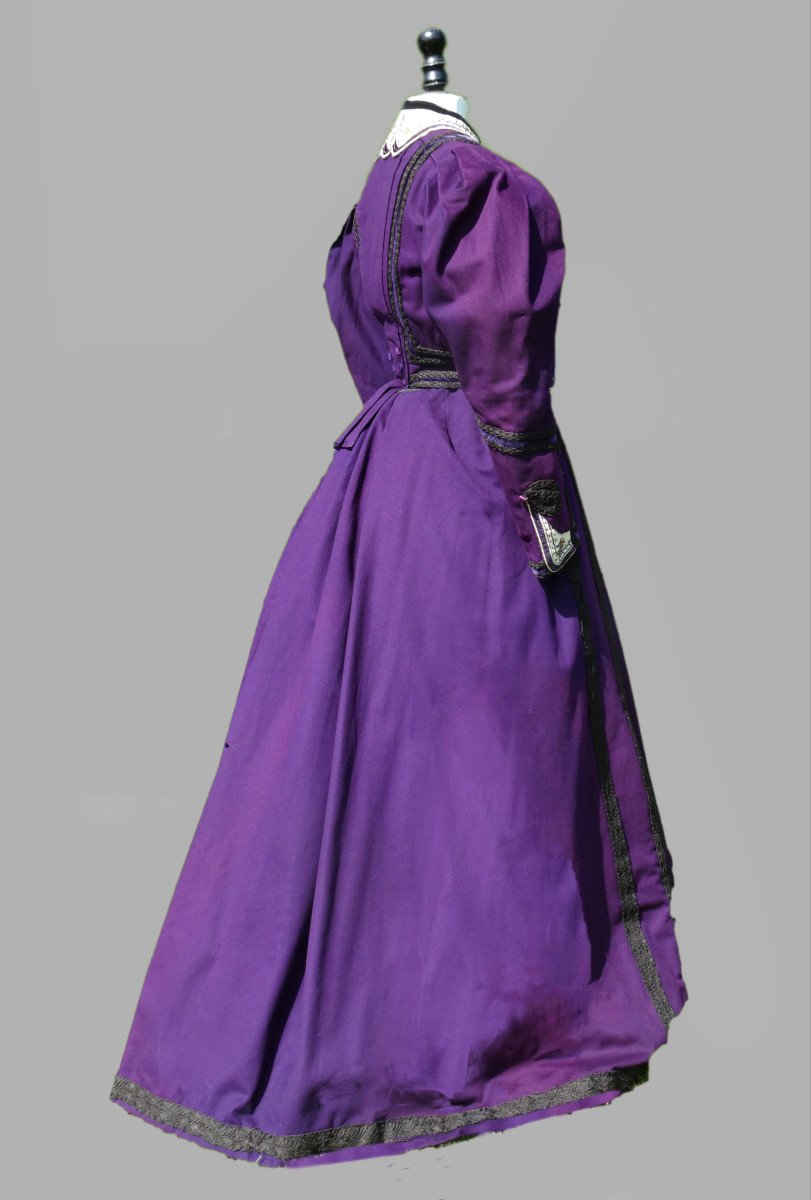 Robe Epoque 1900 , Tailleur De Femme En Drap De Laine Pourpre , Costume Belle époque XIXe Mode-photo-4
