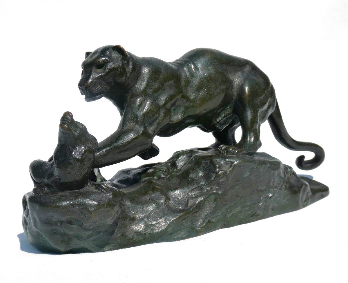 Sculpture Animaliere Bronze Patiné d'Aprés Antoine Louis Barye , Panthere Surprenant Un Zibeth 