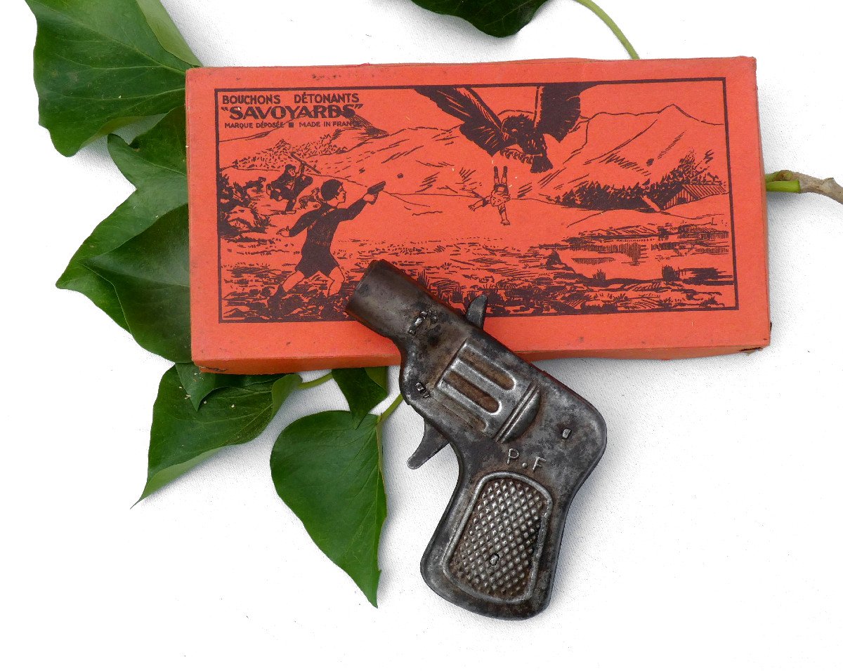 Toy From The 1920s Firecracker With Detonating Plugs In Its Original Box, Art Deco Gift Set
