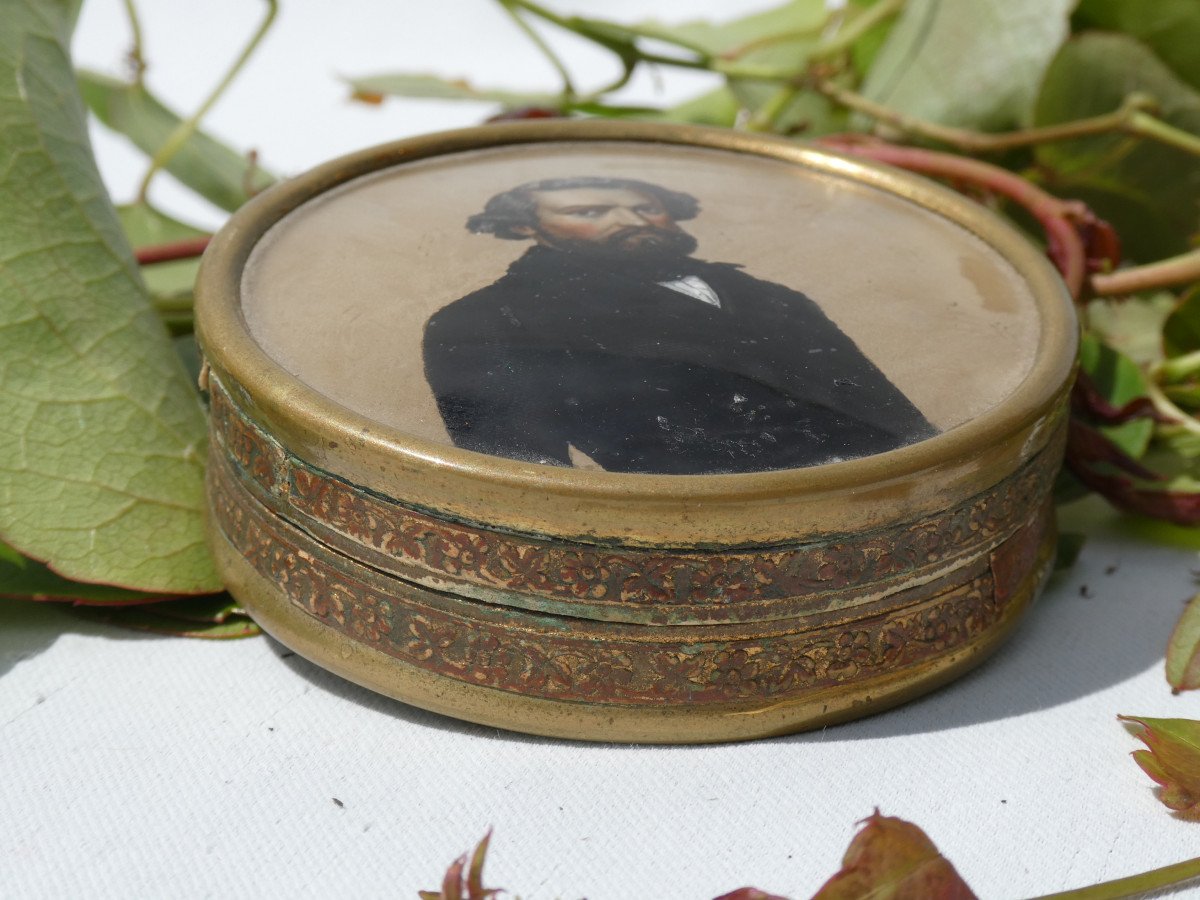 Boite &agrave; Bonbons Pralines En Fix&eacute; Sous Verre , &eacute;poque Charles X , Portrait du Compositeur Johann Strauss , XIXe , Chocolats , -photo-2