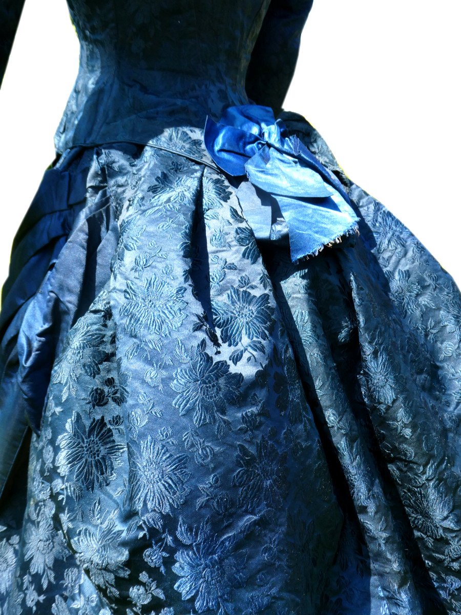 Robe &agrave; Tournure &amp; Traine &eacute;poque 1880 , Costume XIXe , Soie Bleue , Mode Napol&eacute;on III Faux Cul-photo-3