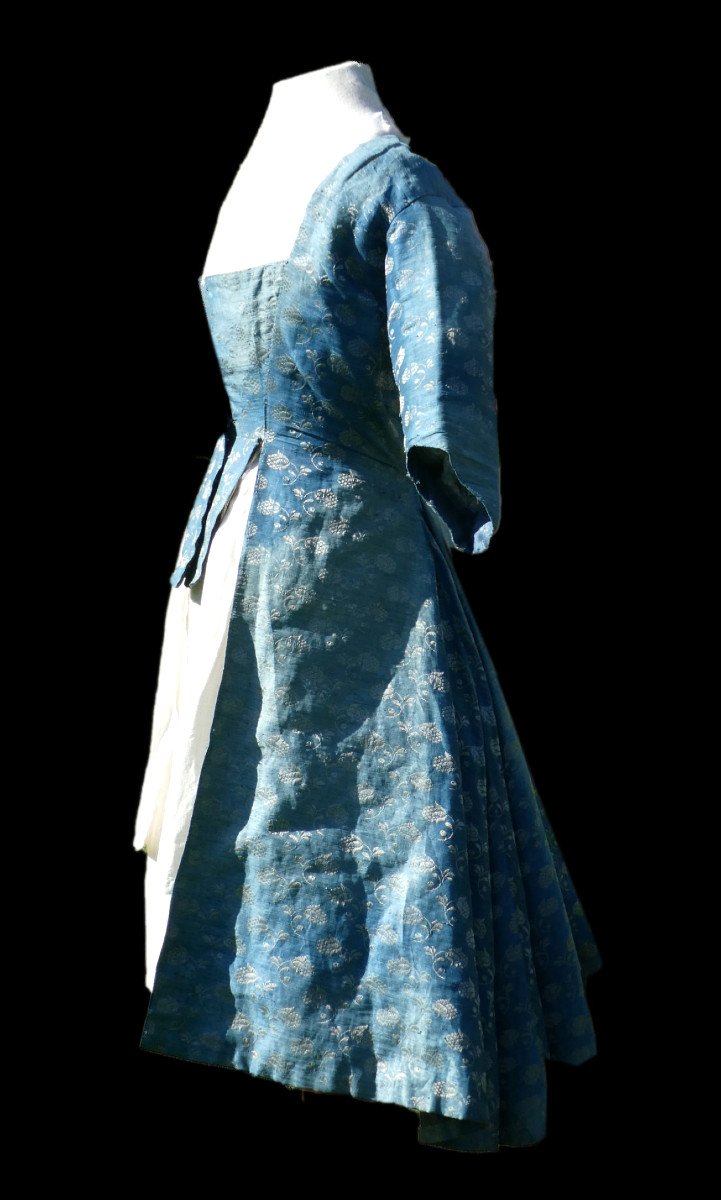 Child's English Dress Eighteenth Century, Costume In Blue Silk And Silver Thread 1760-photo-1