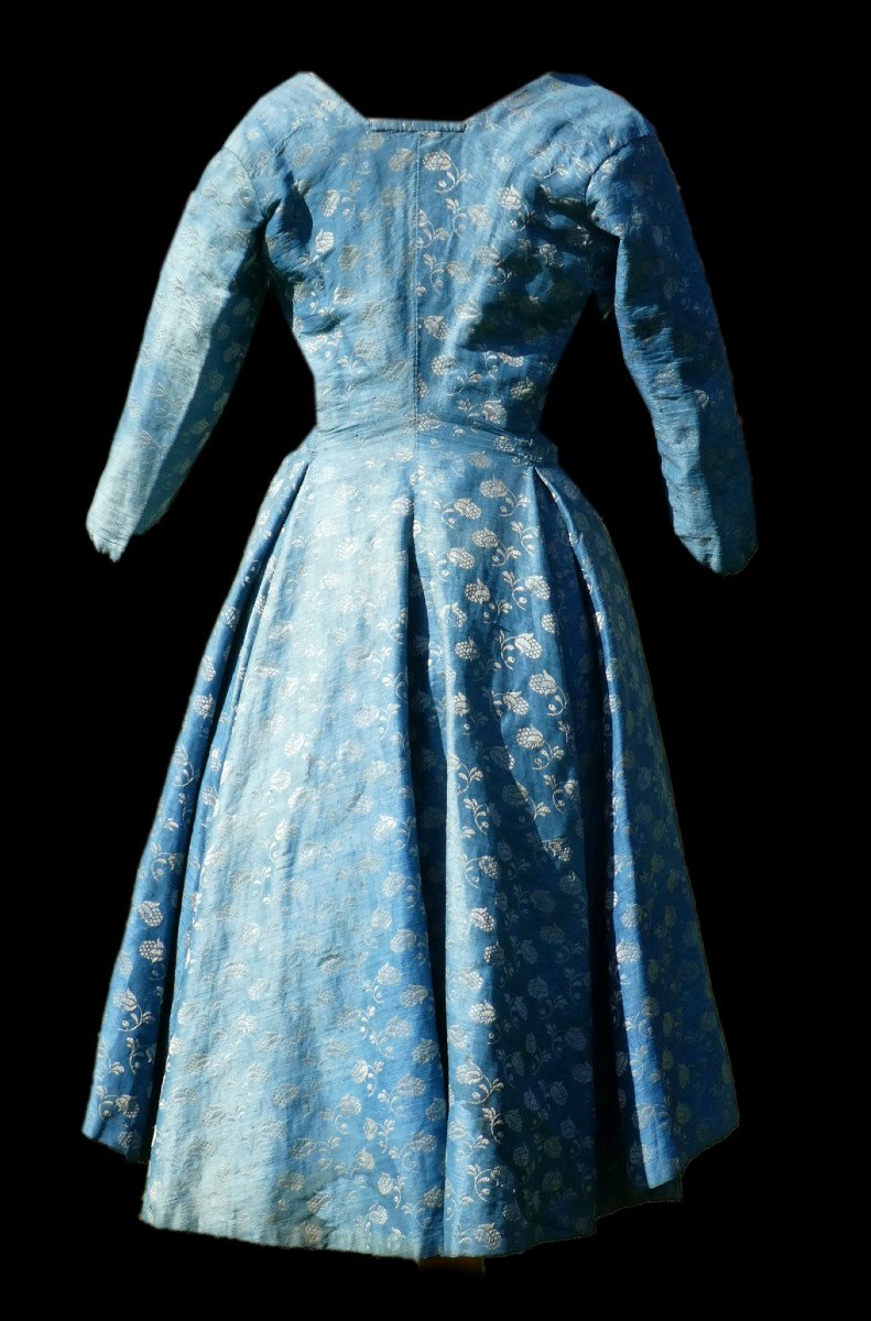 Child's English Dress Eighteenth Century, Costume In Blue Silk And Silver Thread 1760-photo-2