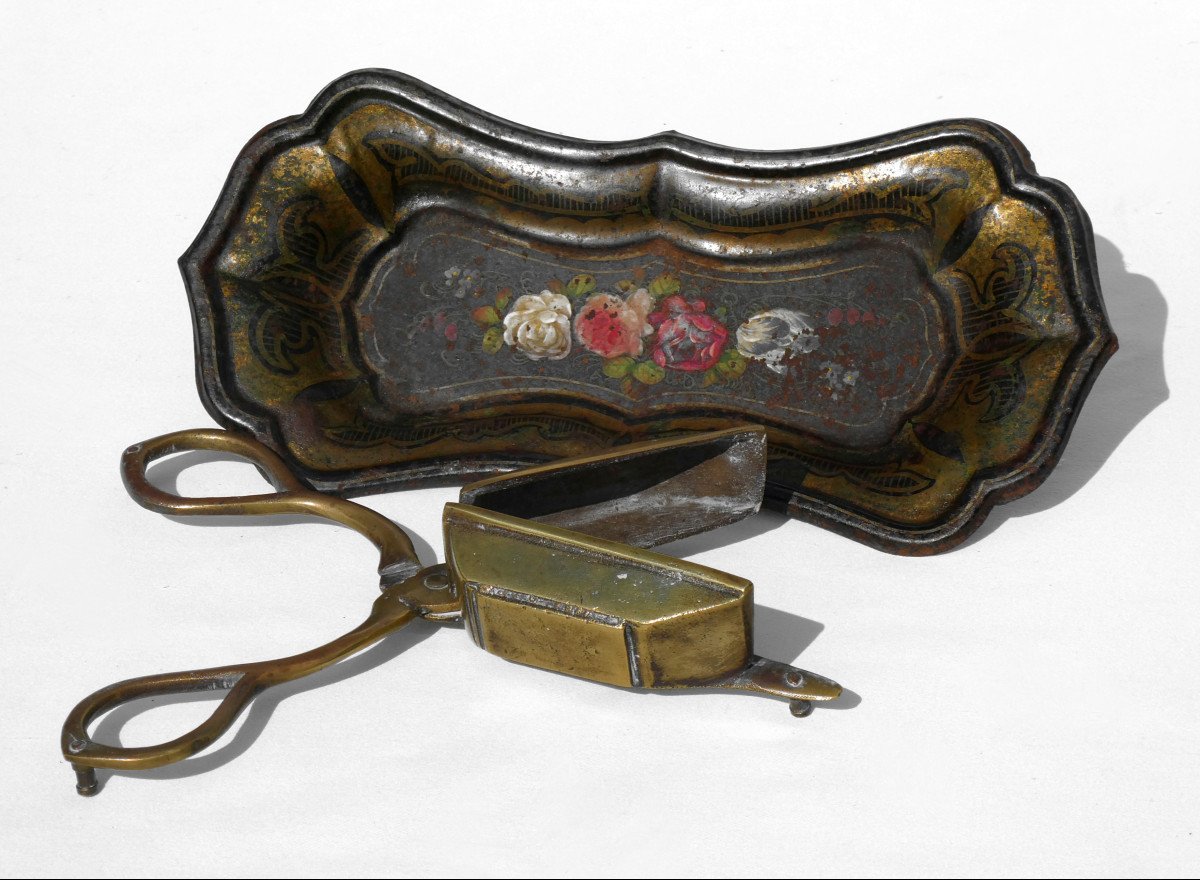 Plateau à Mouchette En Tole Peinte , Décor De Bouquet De Fleurs XIXe Napoléon III 
