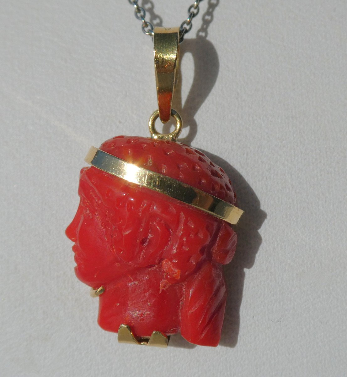 Pendentif En Corail Rouge & monture or Tête à l'Antique De Jeune Femme , Profil Style Grand Tour , XIXe