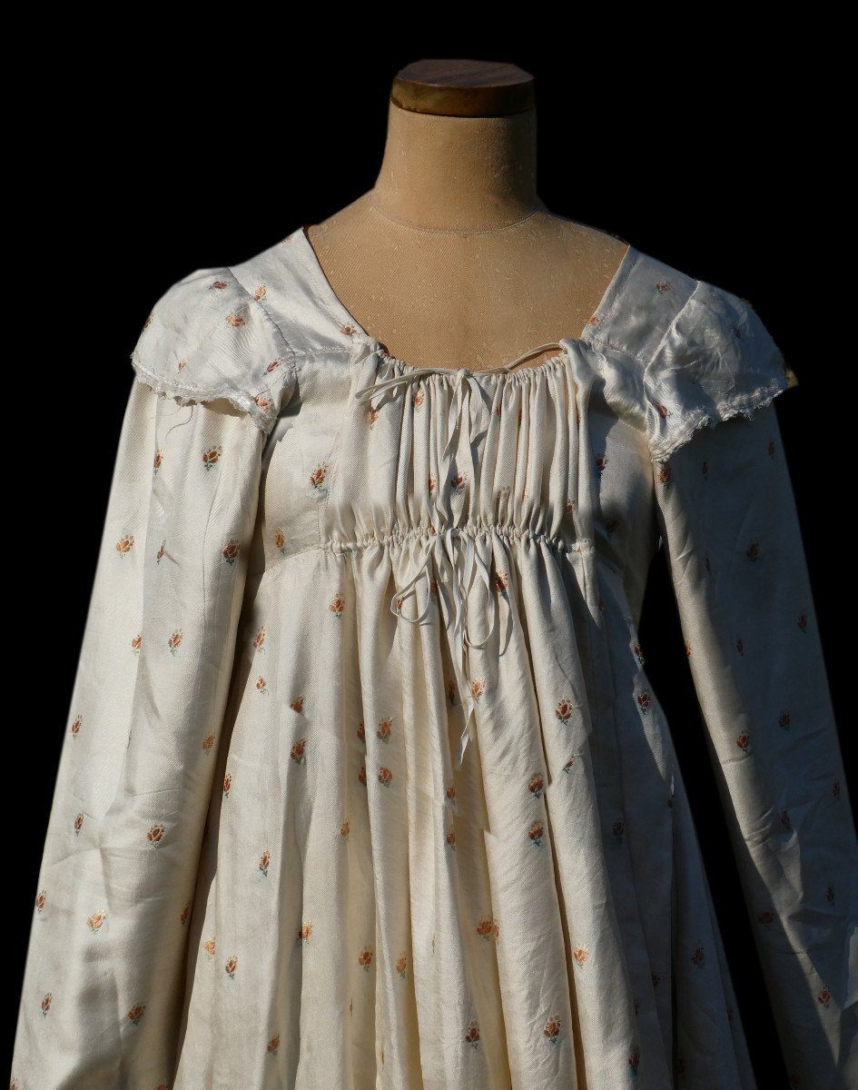 Robe Fin XVIIIe , Merveilleuse d'époque Directoire , Costume En Soie , Taille Empire 1790 1800-photo-3
