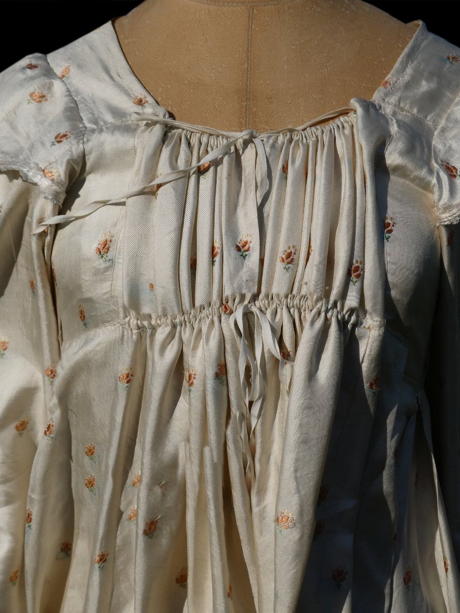 Late 18th Century Dress, Marvelous Directoire Period, Silk Costume, Empire Waist 1790 1800-photo-1