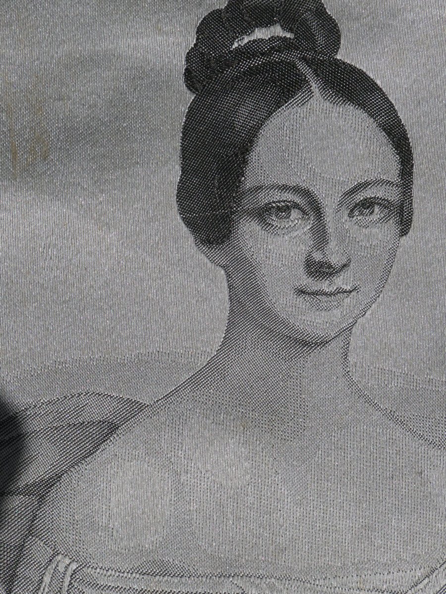 Portrait De La Duchesse d'Orléans , Souvenir Historique , Royalisme , Broderie Sur Soie XIXe-photo-1