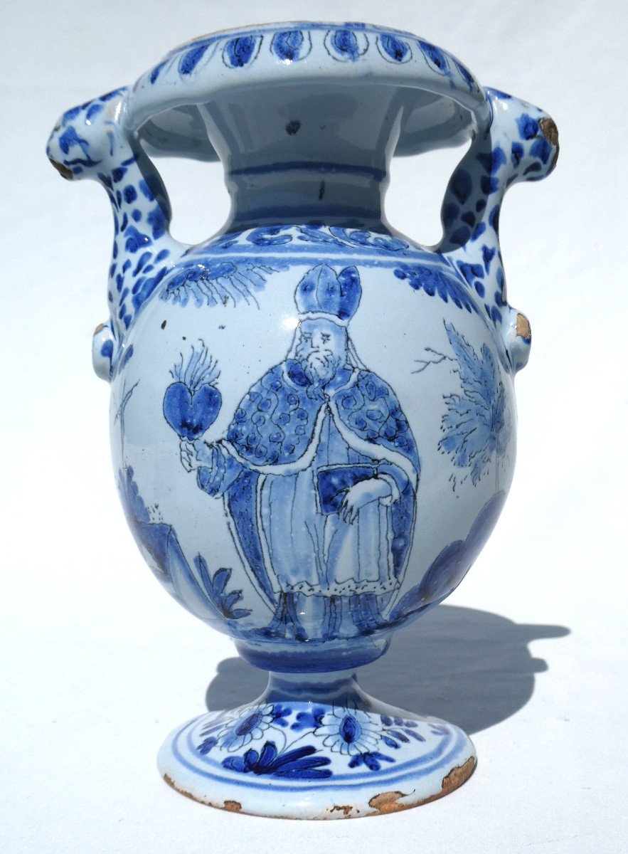 Vase En Faience De Nevers Epoque XVIIIe Siecle , Saint Eveque , Décor Religieux 
