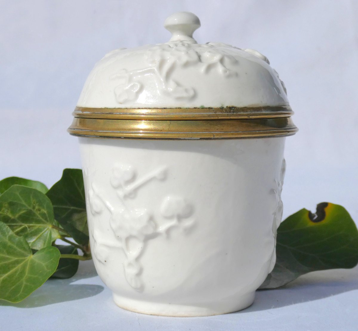 Cream Pot In Soft Porcelain From Saint Cloud, 18th Century, Blanc De Chine Cosmetics-photo-2