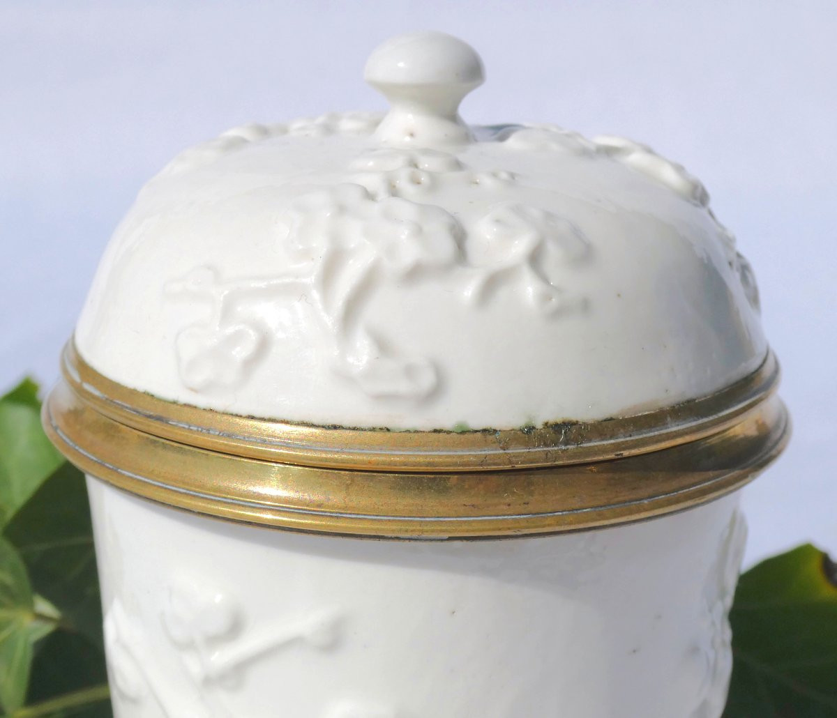 Cream Pot In Soft Porcelain From Saint Cloud, 18th Century, Blanc De Chine Cosmetics-photo-4