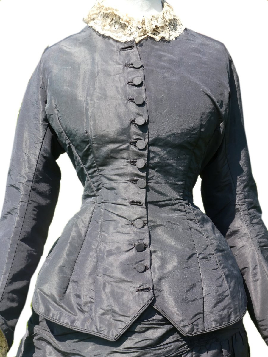 ROBE de reception A TOURNURE EPOQUE 1880 , traine xixe , costume , mode , soie -photo-4