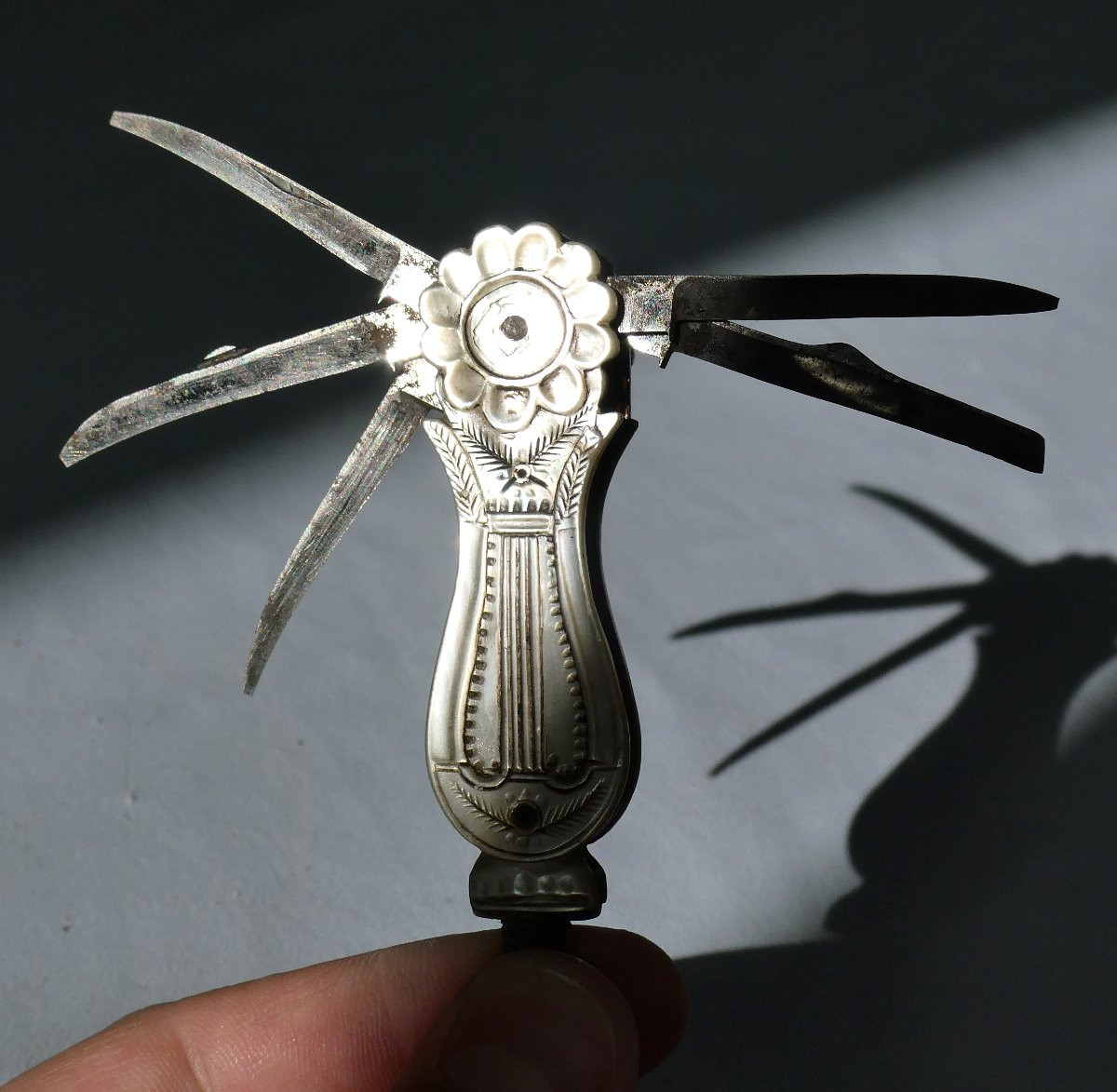 Folding Pocket Knife, Sewing Object, Mother-of-pearl, 19th Century, Circa 1820, Veterinarian's Flame -photo-4