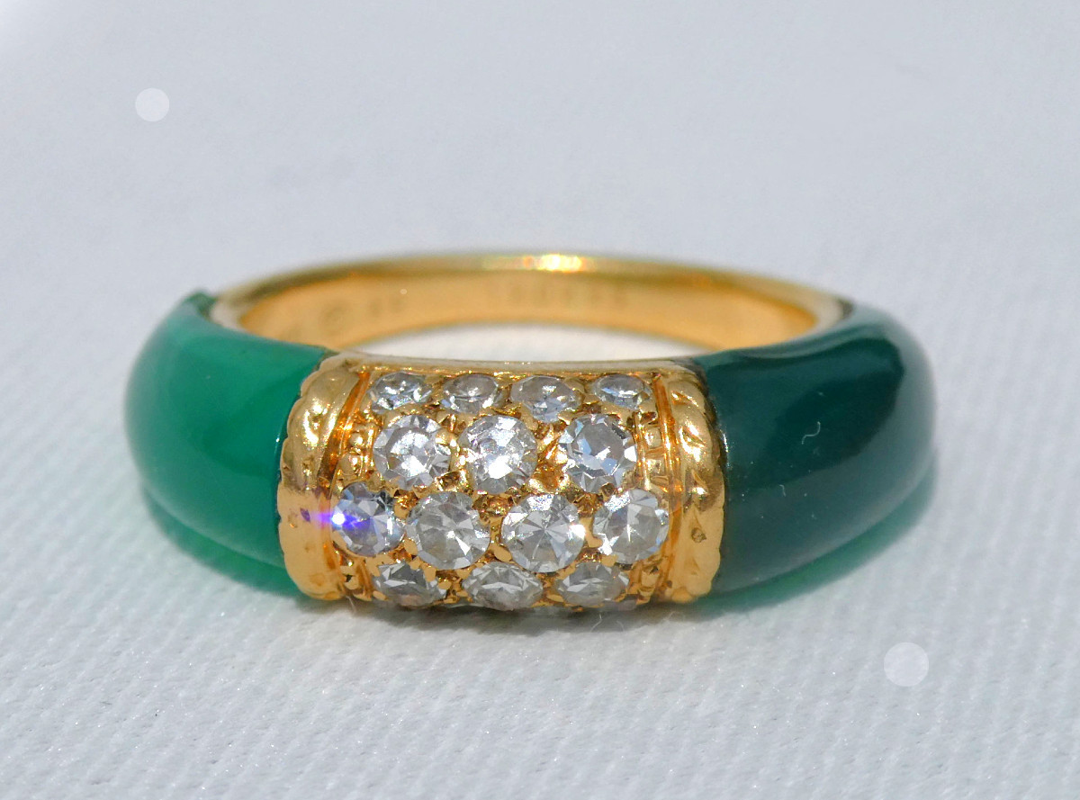 BAGUE DE VAN CLEEF and ARPELS , Modele Philippine , Or , diamants & chrysoprase , vert emeraude