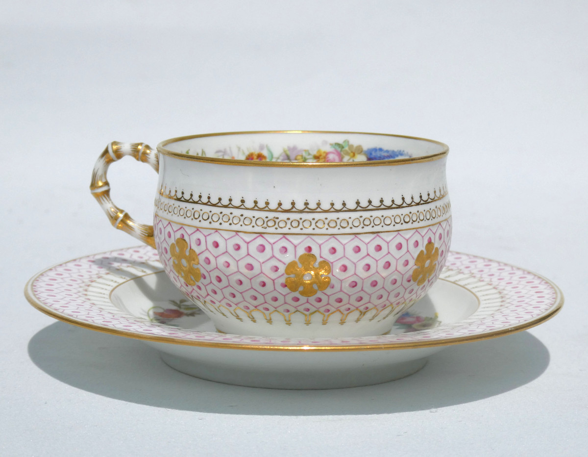 tasse à thé en porcelaine de sevres , décor de fleurs , époque Napoléon iii , XIXe , bambou