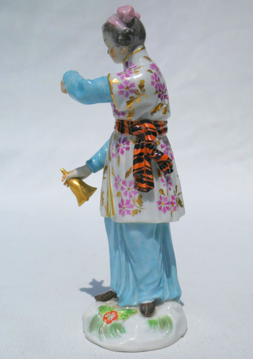 SUJET EN PORCELAINE ALLEMANDE DE MEISSEN , JAPONAISE A LA CLOCHE , CHINOISERIE STYLE XVIIIE-photo-7
