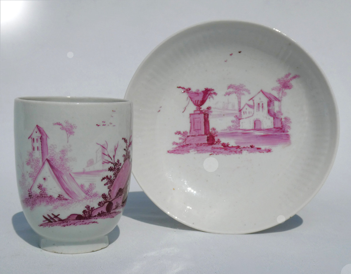 Tasse & Sous tasse En porcelaine XVIIIe siecle Decor à L'Antique Pourpe de Cassius , Manganese
