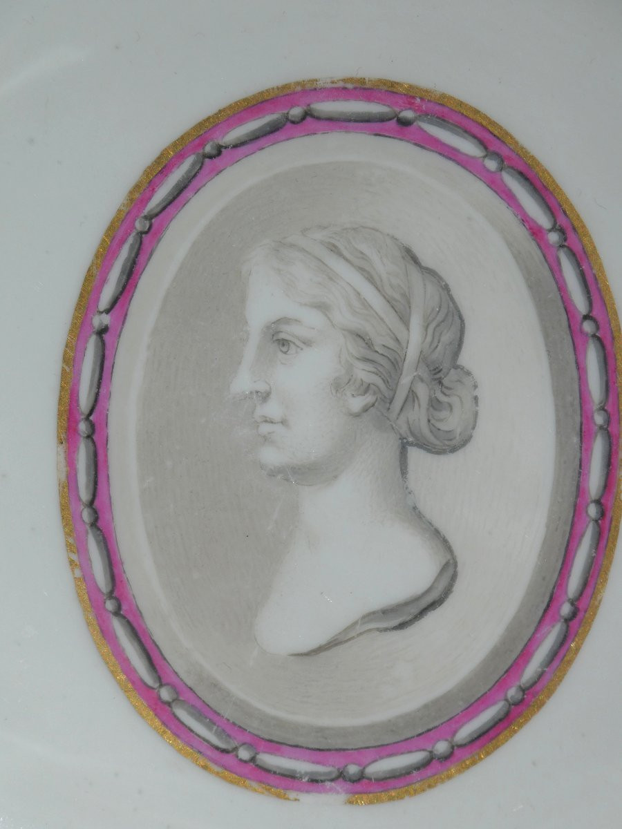 Cup & Saucer Vienna Porcelain 18th Century Grisaille Profile Decoration-photo-3