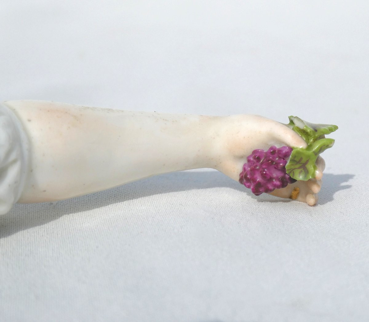 Meissen Style Polychrome Porcelain Perfume Case, 18th Century, Object Of Virtue, Scent, Arm-photo-1