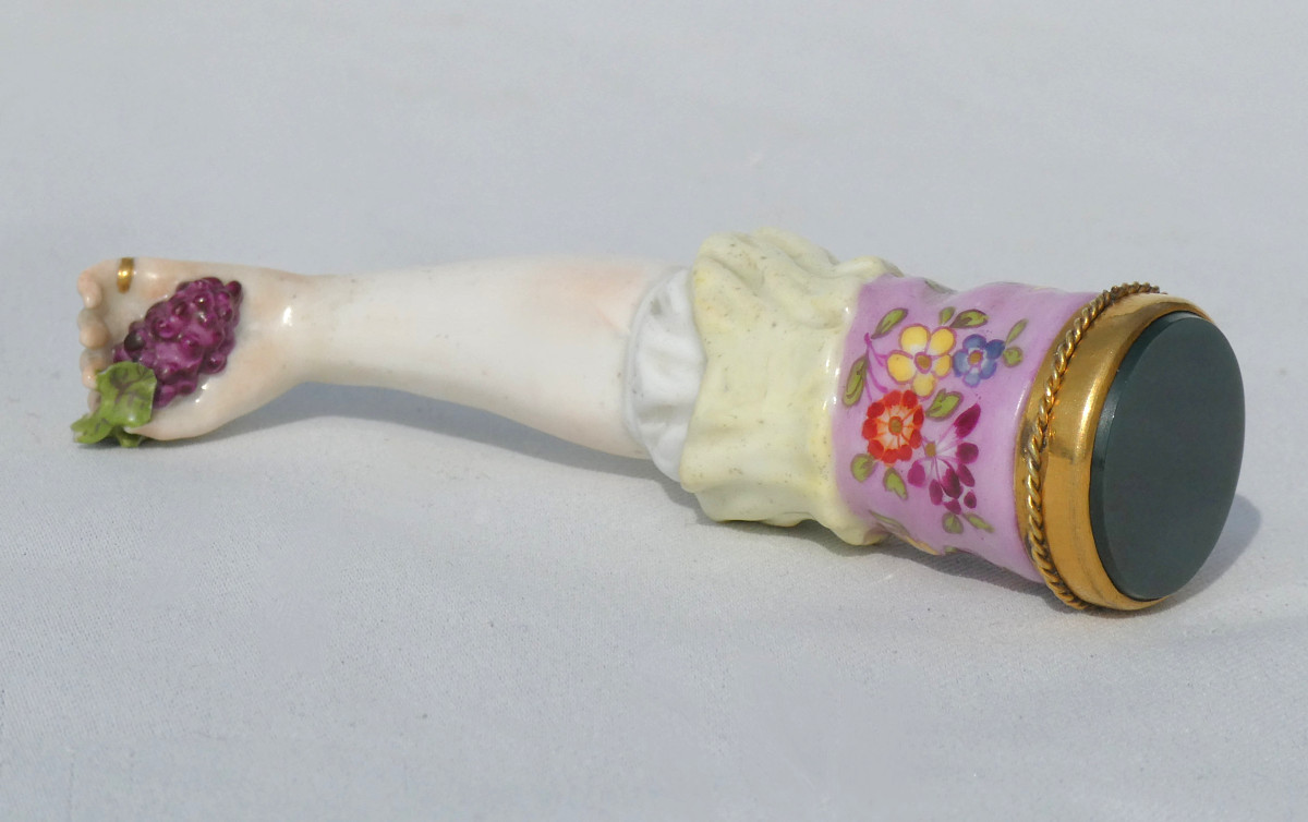 Meissen Style Polychrome Porcelain Perfume Case, 18th Century, Object Of Virtue, Scent, Arm