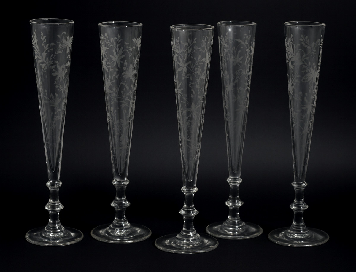 Set Of 6 Baccarat Engraved Crystal Flutes, 19th Century, For Vodka, Liqueur, And Other Drinks. 