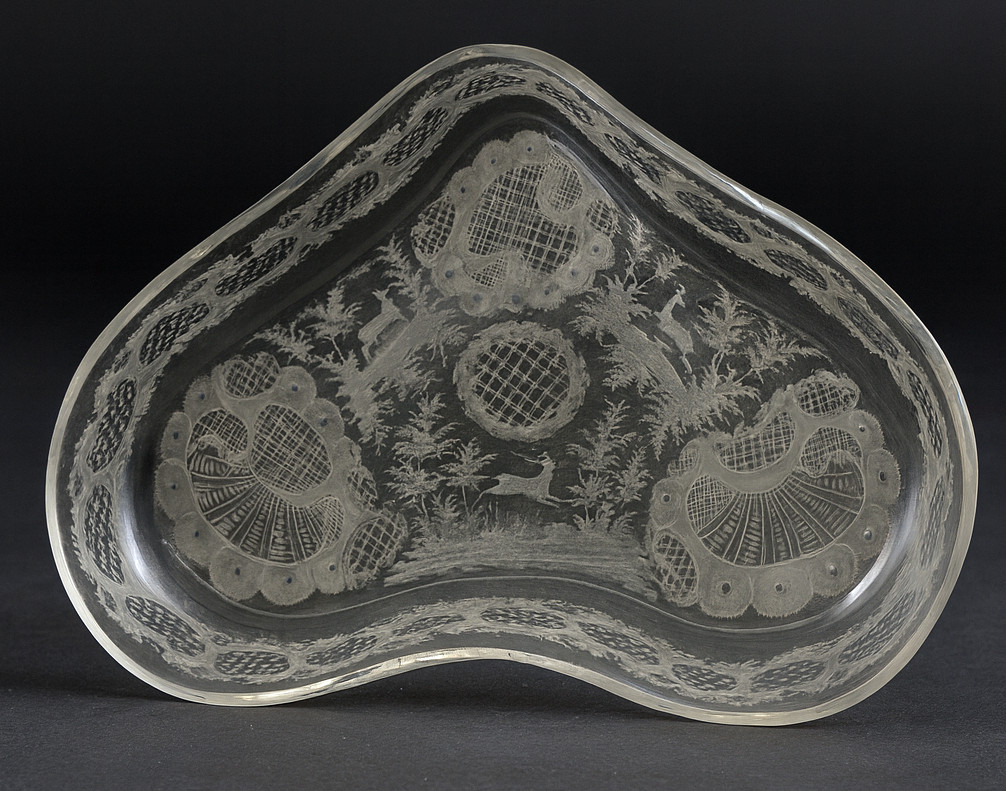 Plateau En Verre Gravé , Decor de Biches & Cerfs , Foret noir XIXe , Napoléon iii , Forme coeur