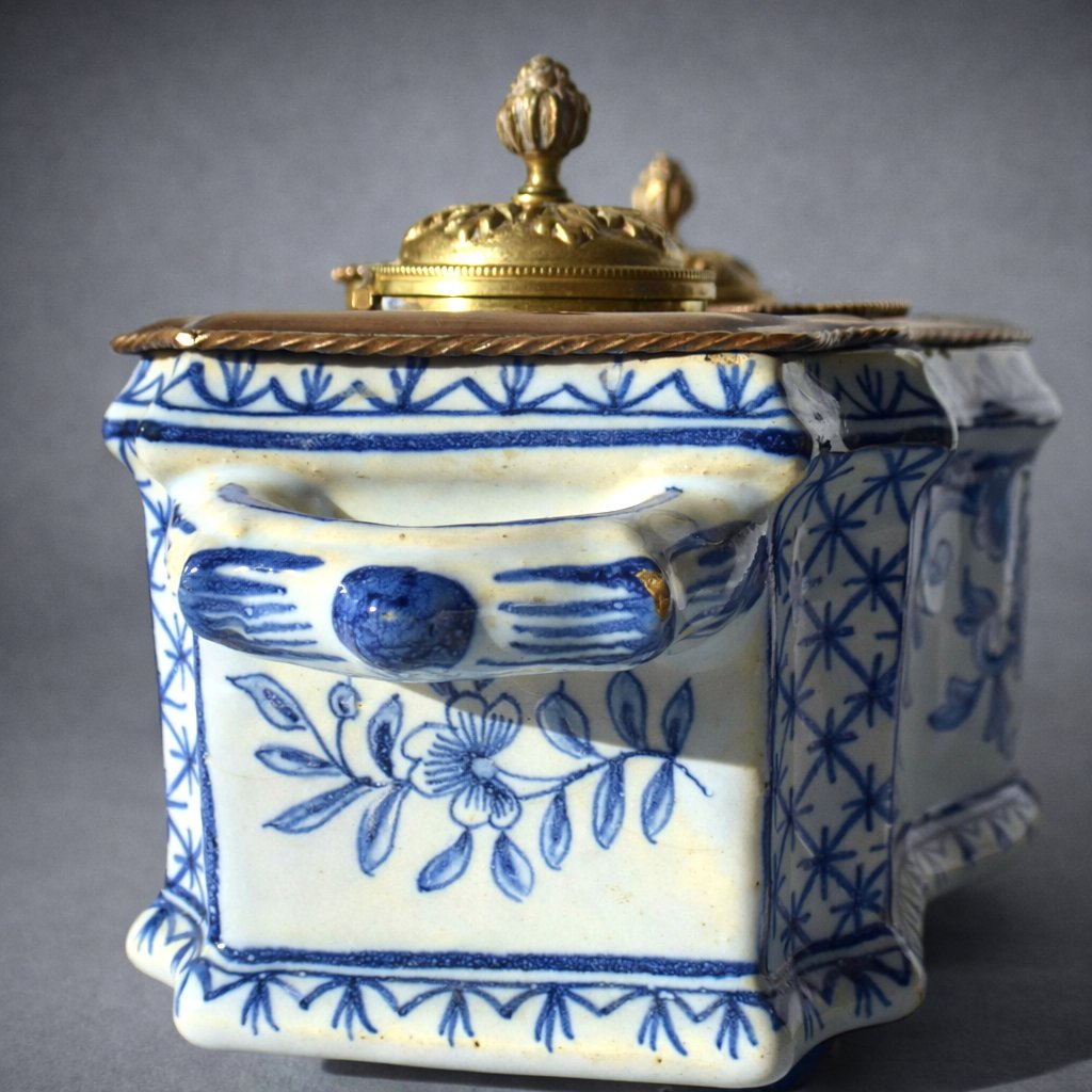 19th Century Desvres Faience Desk Inkwell With Gilt Bronze, Shades Of Blue, 18th Century Delft Style-photo-2
