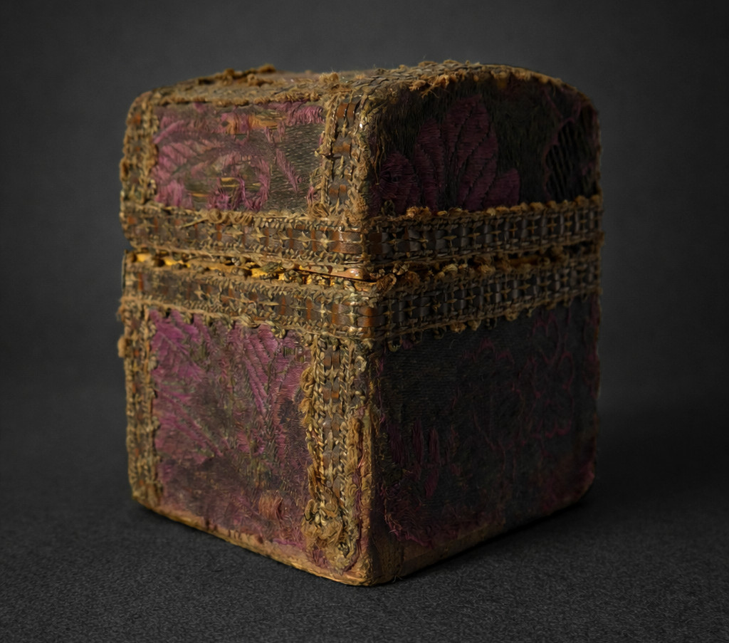 Louis XV Period Jewelry Box/ring, Wood Covered In Brocaded Silk, Case, 18th Century, 1750