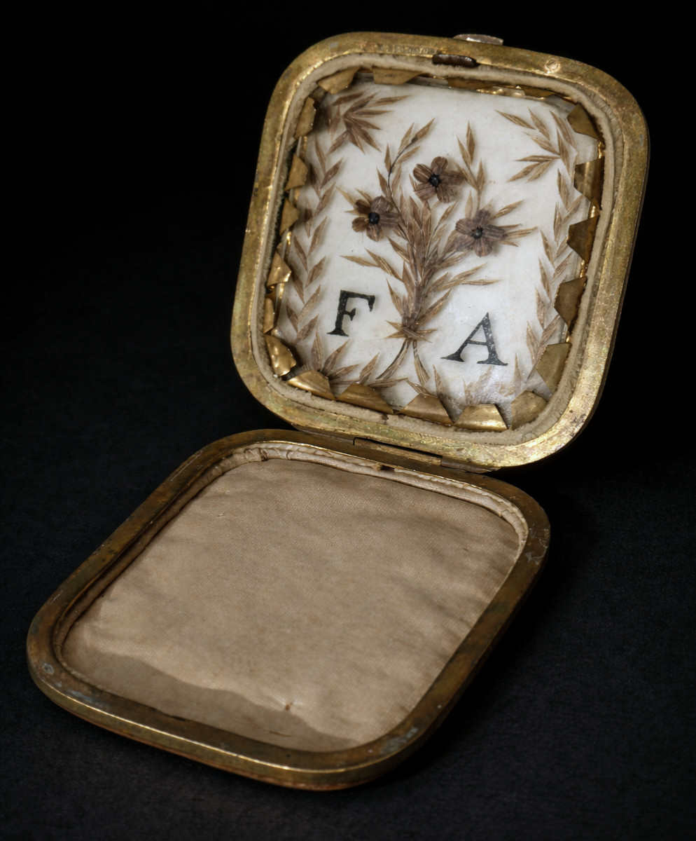 Object Of Curiosity, Reliquary, 19th Century Hair Embroidery, Mother-of-pearl, Napoleon III Jewelry Case