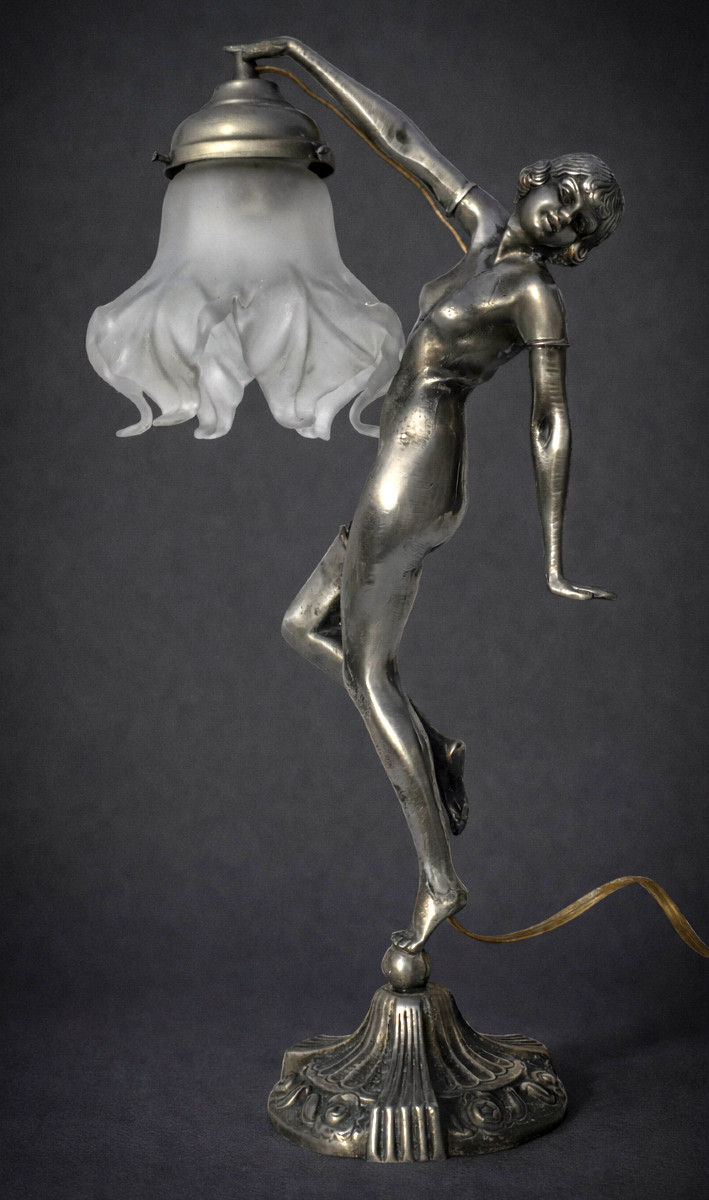 Lampe Art Deco , Jeune Femme Nue , Gar&ccedil;onne , Bronze Argent&eacute; 1920 , Luminaire Louise Brooks-photo-2