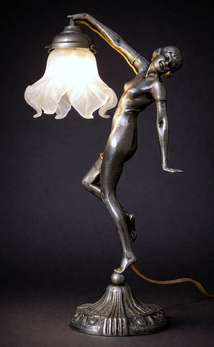 Lampe Art Deco , Jeune Femme Nue , Gar&ccedil;onne , Bronze Argent&eacute; 1920 , Luminaire Louise Brooks