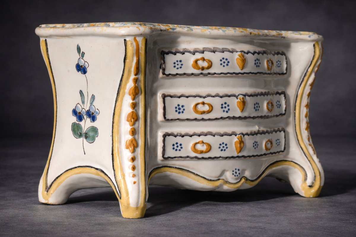 Commode Bouquetiere , Faience de Nevers / La Rochelle , XVIIIe siecle , Porte bouquet -photo-4