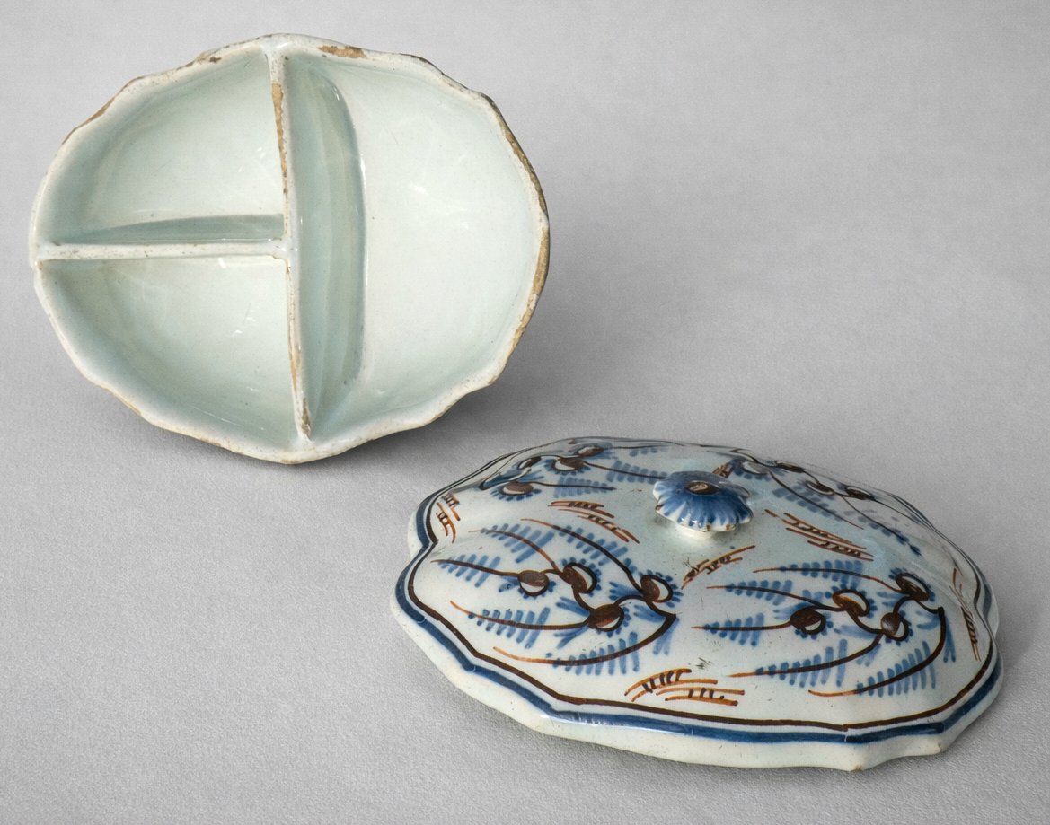 Boite à épices en faience du Nord , Cabaret à Condiments XVIIIe siecle , La Rochelle , Sel-photo-3