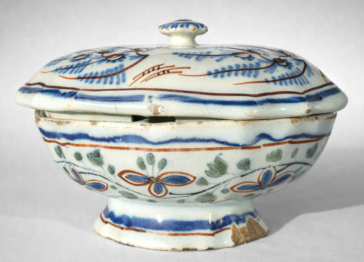 Boite à épices en faience du Nord , Cabaret à Condiments XVIIIe siecle , La Rochelle , Sel