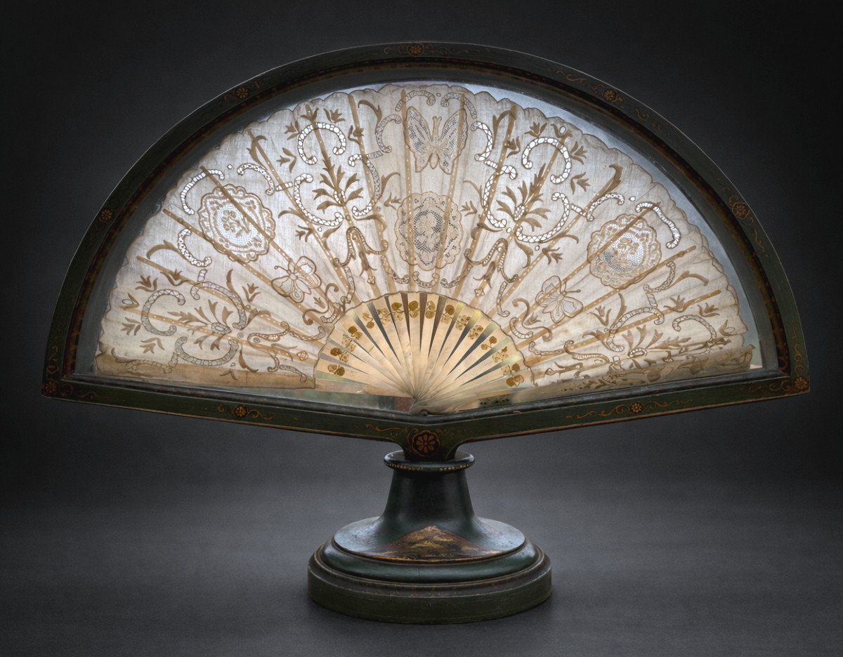 Fan In Its Napoleon III Frame, Shop Window, Martin Varnish, 19th Century, Mother-of-pearl