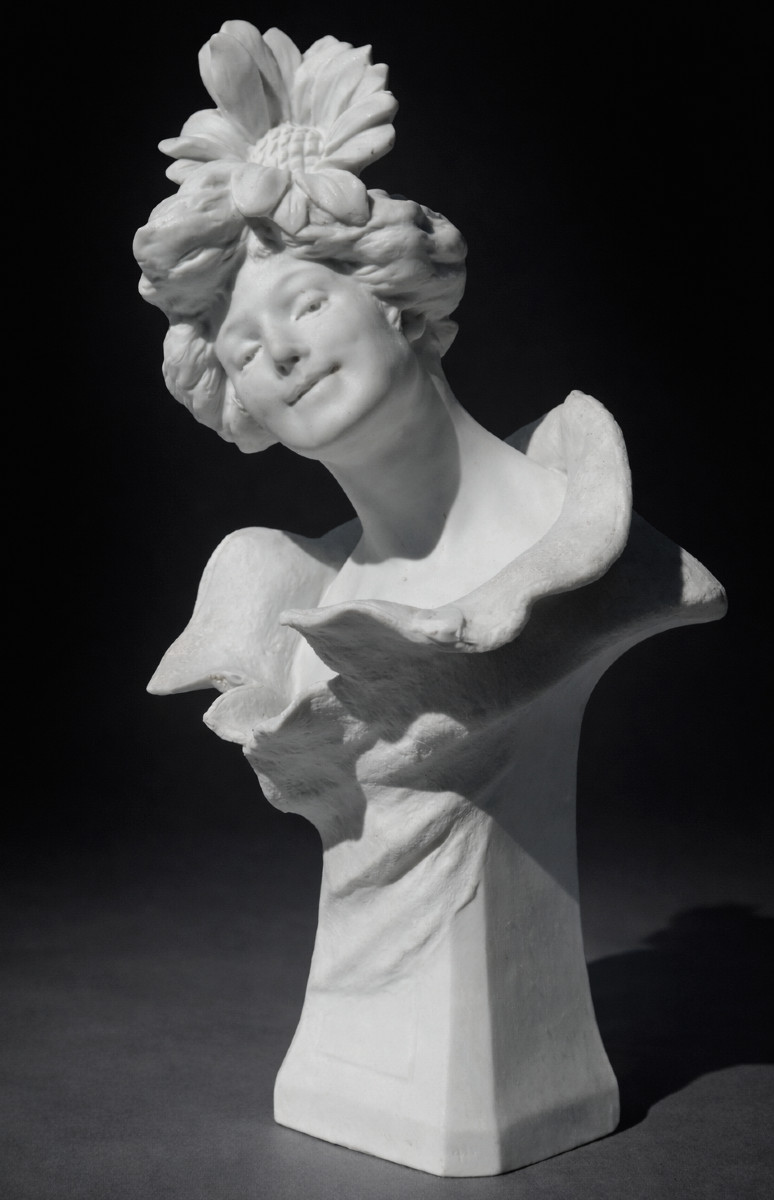 Natural Biscuit Porcelain Bust, Young Woman In Art Nouveau Style, Circa 1900, 19th Century, Signed