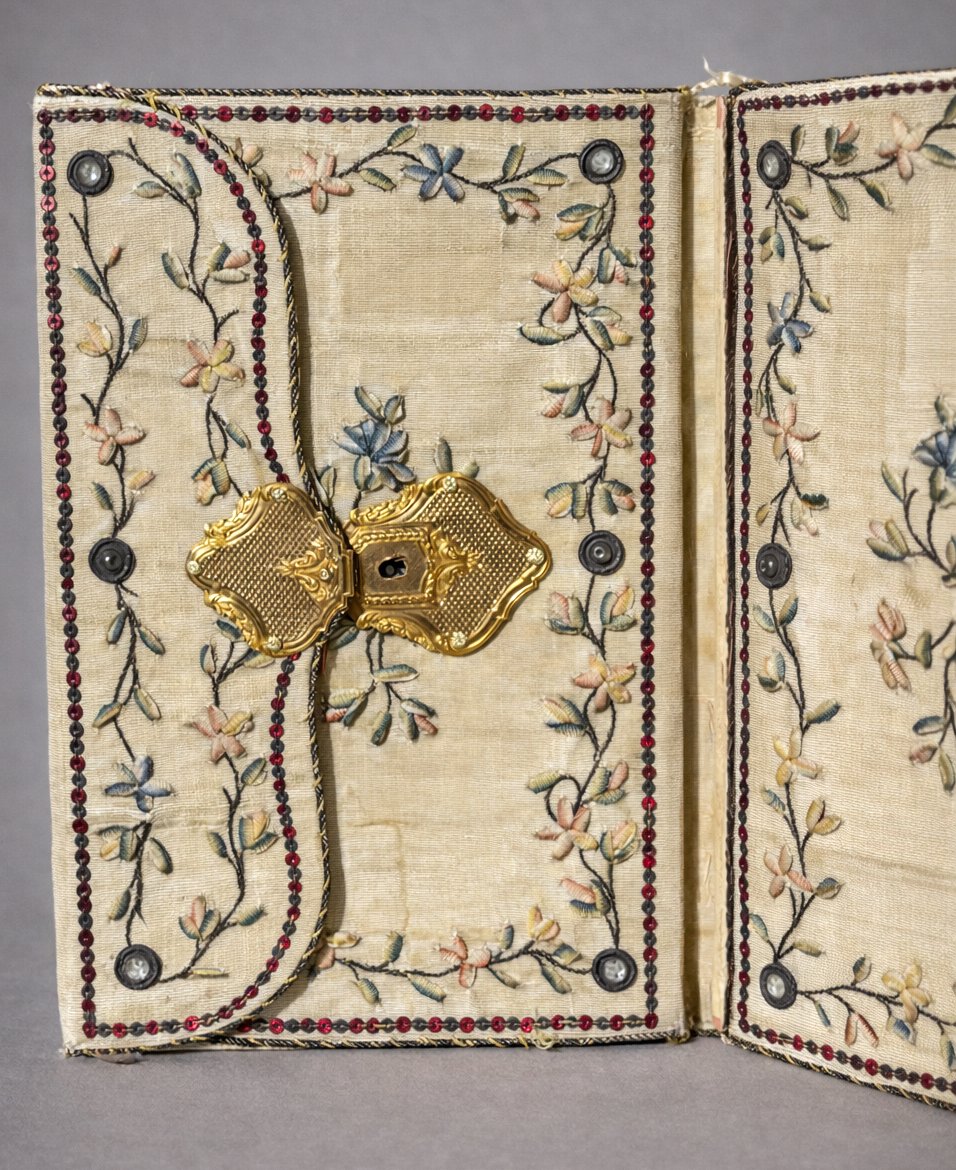Louis XVI Period Wallet, Object Of Virtue, 18th Century, Silk Embroidery, Notebook, Gold Clasp-photo-4