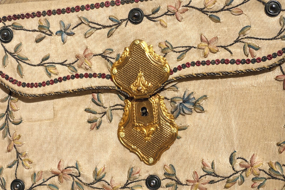Louis XVI Period Wallet, Object Of Virtue, 18th Century, Silk Embroidery, Notebook, Gold Clasp-photo-1